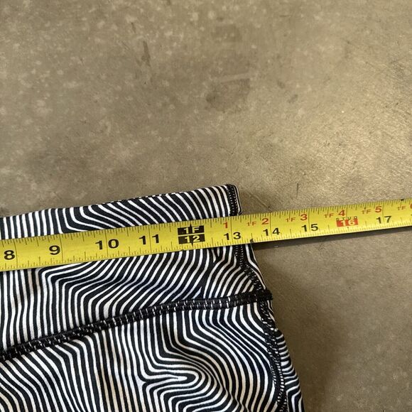 Nike Dri Fit Cropped Legging Striped Geometric S Black White Workout Gym Running - Picture 7 of 15